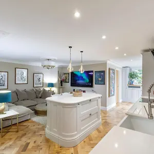  Apartment Luxurious With Hot Tub United Kingdom
